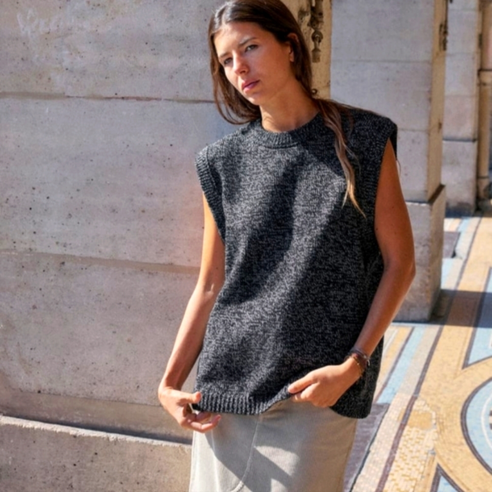 ZARA Casual Round Neck Sleeveless Black & White Knit Sweater Sz S